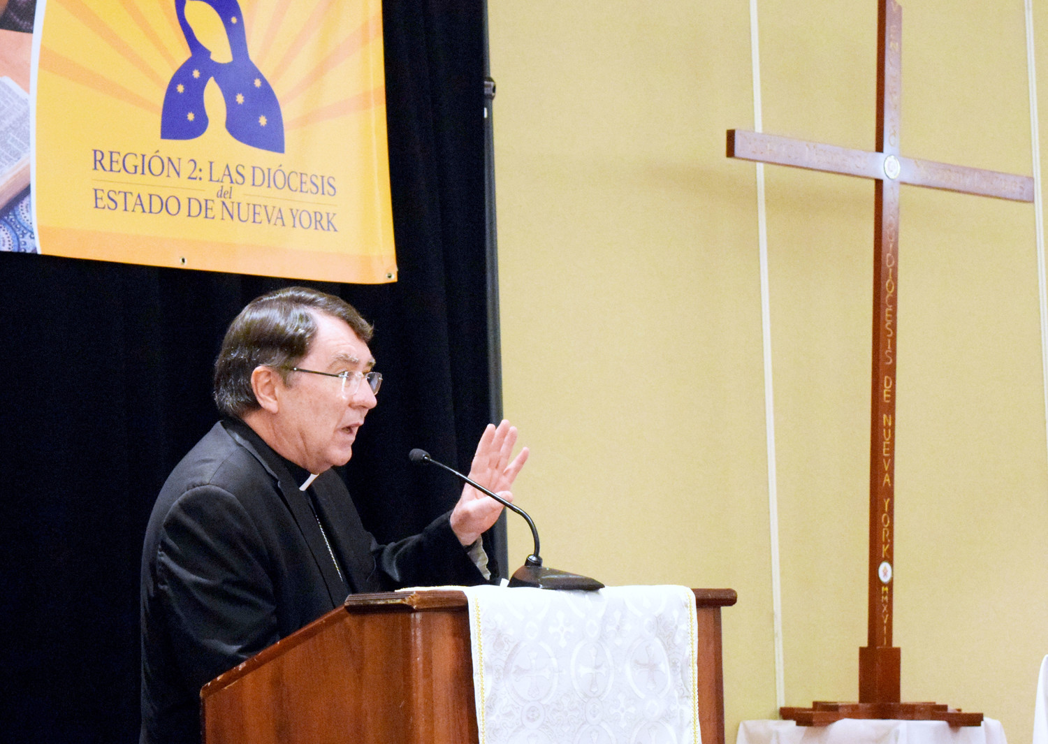 El arzobispo Christophe Pierre, nuncio apostólico en los Estados Unidos, pronuncia su discurso de apertura.