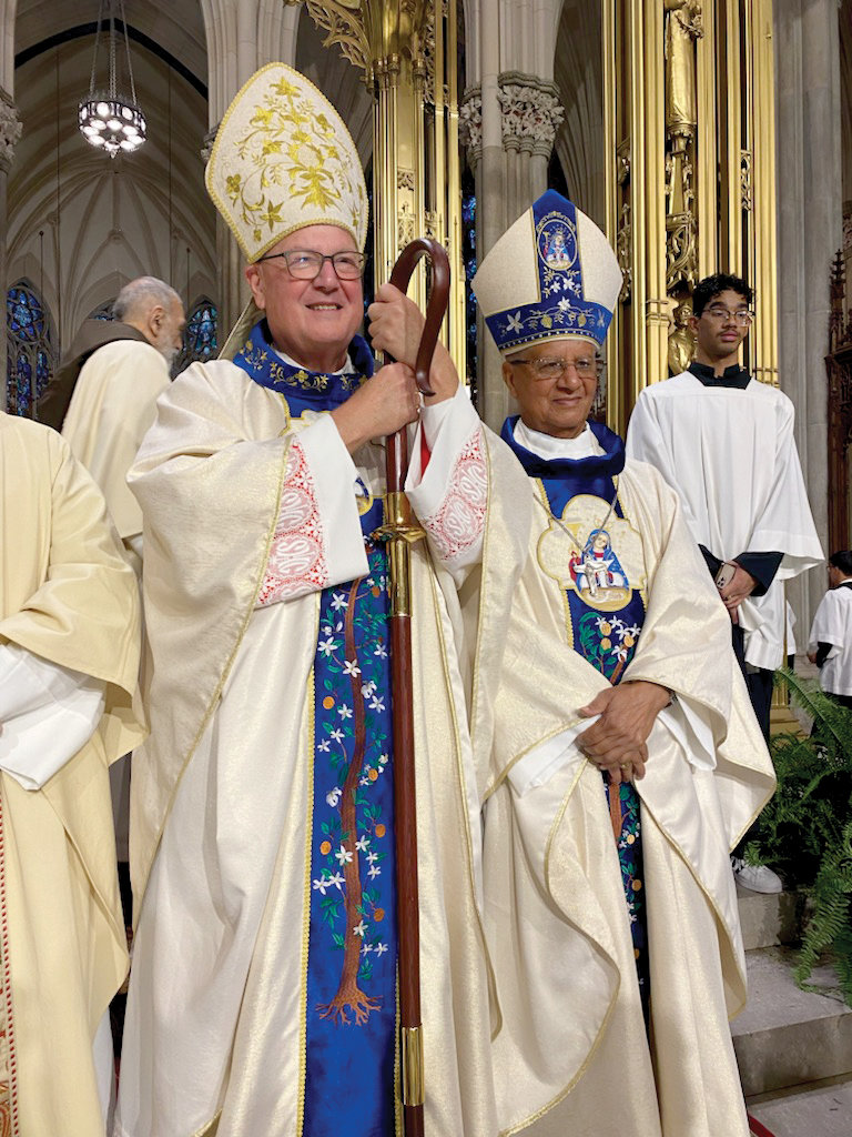El cardenal Dolan y el obispo emérito Fausto Ramón Mejía Vallejo después de la Misa de Conclusión del Año Jubilar Altagraciano en la Catedral de San Patricio el 18 de septiembre. El cardenal Dolan fue el celebrante principal. El obispo Mejía pronunció